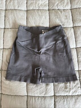 High-Waist Ribbed Bike Shorts — Gray